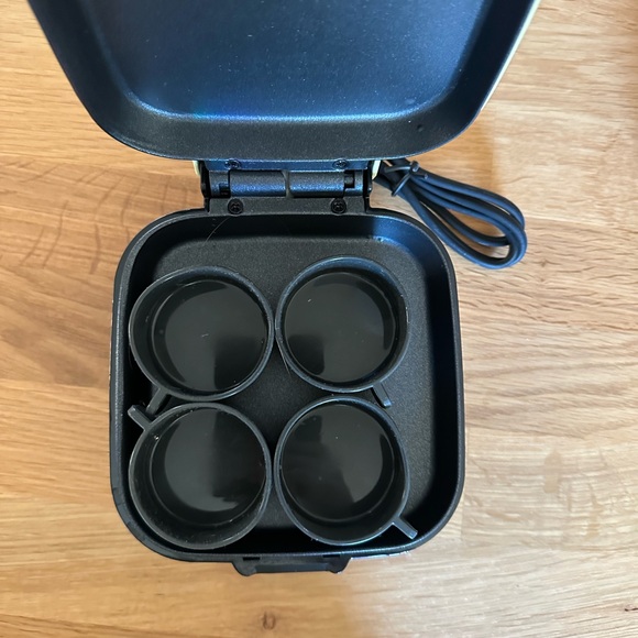 DASH Deluxe Sous Vide Style Egg Bite Maker with Silicone Molds (makes 4 minis) - Picture 2 of 2